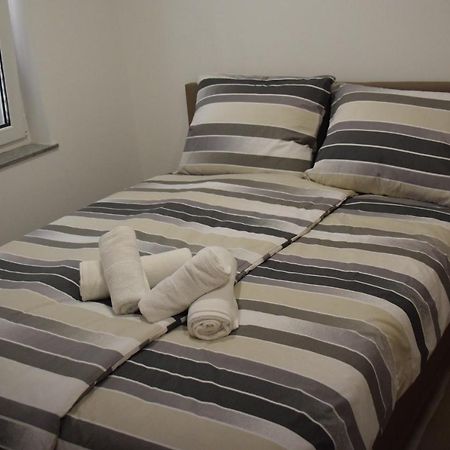 White Apartment Izola Bagian luar foto